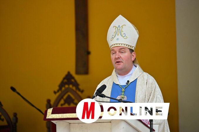 Msgr. Mirko Štefković nagybecskereki megyés püspök mondott szentbeszédet (Molnár Edvárd felvétele)