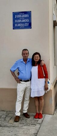 Jankovich Szilárd és Bálint Valéria a Jankovich doktorról elnevezett utcában (Fotó: Jankovich Szilárd)