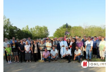 Őrzik Deonica emlékét (Kecskés István felvétele)