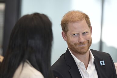 A brit uralkodó fia az ukrán kormány meghívásának tesz eleget, és ukrán háborús sebesültek rehabilitációjáról tárgyal (Fotó: Beta/AP)