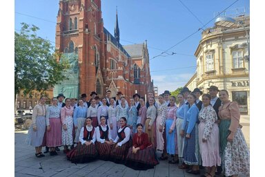 Az óbecsei táncosok Eszéken IFotó: PSMK)