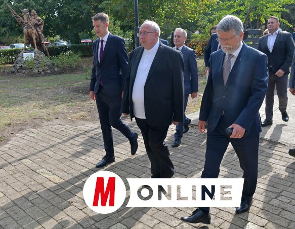 Dr. Pásztor Bálint és dr. Kövér László is elismerően szólt Utasi Jenő atyáról (Fotó: Gergely József) Dr. Pásztor Bálint és dr. Kövér László is elismerően szólt Utasi Jenő atyáról (Fotó: Gergely József)