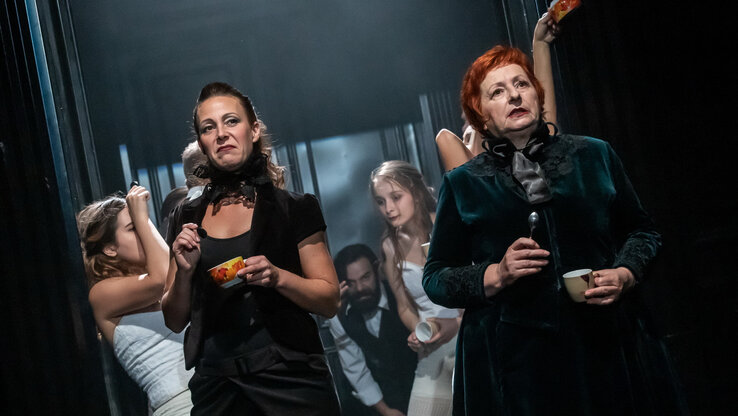 Anna Karenina – az emberi kapcsolatok és belső vívódások drámai ábrázolása Anna Karenina – az emberi kapcsolatok és belső vívódások drámai ábrázolása