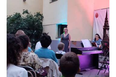 Verseket is hallhattunk a Muzsikáló Udvaron / Fotó: Lukács Melinda