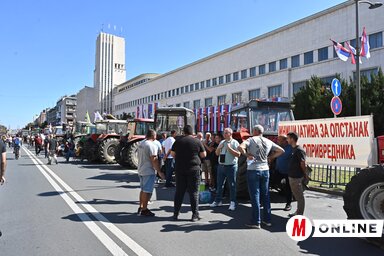 Lebénult a forgalom a báni palota épületénél (Fotó: Ótos András felvétele)