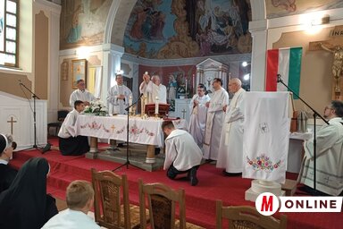 Az ünnepi szentmisén (Fotó: Kazinczy Paszterkó Diana felvétele)