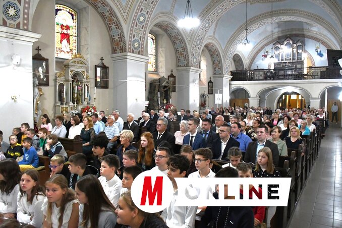 Az ünnepre zsúfolásig megtelt a szenttamási templom (Parackzy László felvétele)