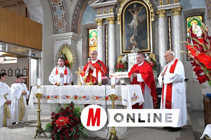 Ft. Józsa Gáspár püspökségi irodaigazgató celebrálta az ünnepi szentmisét (Paraczky László felvétele)