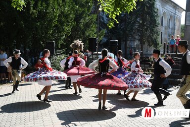 A kúlai Népkör MMK Százszorszép csoportja bukovinai néptáncokkal lépett fel (Fotó: Paraczky László)