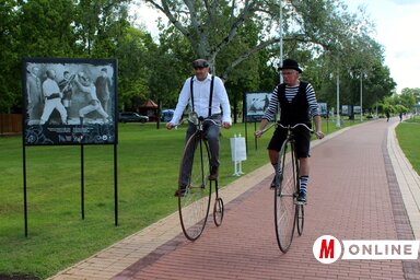 Mindkét velocipéd Csehországban készült, más-más kerékmérettel a lábak hossza miatt  (Benedek Miklós felvétele)