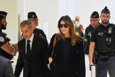 A bíróság a volt francia elnököt öt évre eltiltotta a közügyektől, valamint 100 ezer euró pénzbüntetés megfizetésére kötelezte (Fotó: MTI)