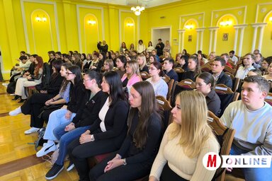 A tanévnyitón az intézmény elsőéves hallgatói, oktatói és munkatársai vettek részt (Fotó: Dér Dianna felvétele)