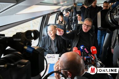 A politikum a sajtó képviselőinek kíséretében tette meg az első utat Belgrád és Szabadka között (Molnár Edvárd felvétele)