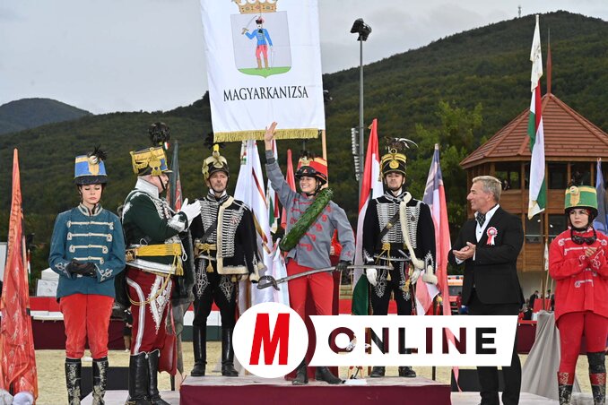 A dobogó legtetején (Ótos András felvétele) A dobogó legtetején (Ótos András felvétele)