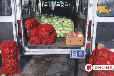 Az ajvár készítésére is alkalmas paprika mellett a káposzta is megjelent a piacokon (Fotó: Tóth Péter felvétele)