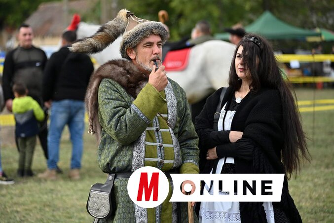 Mintha egy történelmi filmet néznénk (Molnár Edvárd felvétele) Mintha egy történelmi filmet néznénk (Molnár Edvárd felvétele)