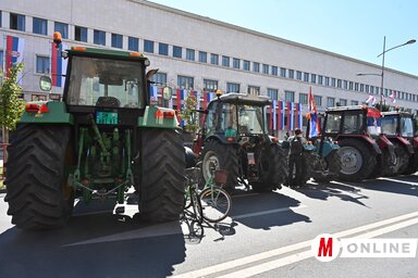 A tiltakozó egyetemisták is támogatásukról biztosították a gazdákat (Fotó: Ótos András/Illusztráció)