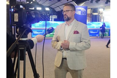 Juhász Bálint Brüsszelben (Fotó: skupstinavojvodine.gov.rs)