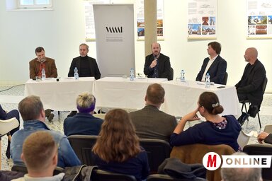 A kerekasztal-beszélgetésen a hazai és a külföldi építészek Makovecz Imre közösségi munkásságát járták körbe (Fotó: Gergely Árpád felvétele)