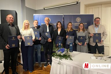 A szerkesztőbizottság tagjai Csallóközi Eszterrel, Szöllősi Györggyel és Zsemberi Jánossal (Fotó: Erős Kincses Krisztina felvétele)