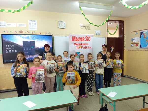 Csapatunk a kispiaci harmadik osztályos tanulókkal Csapatunk a kispiaci harmadik osztályos tanulókkal