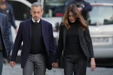 Nicolas Sarkozy volt francia elnök és felesége, Carla Bruni (Fotó: AP via Beta)