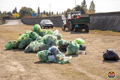Az összegyűjtött, szelektált hulladékot átadták a Tisza Mente – Óbecse Kommunális Szolgáltató Kft.-nek (Fotó: Óbecse község oldala/Facebook)