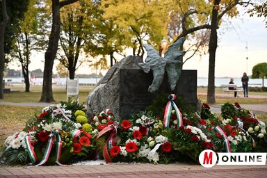 A Szabadság madara szobrot 2006-ban, a forradalom 50-ik évfordulójára emelték (Fotó: Molnár Edvárd felvétele)