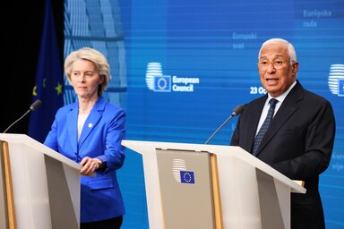 Ursula von der Leyen, az Európai Bizottság és António Costa, az Európai Tanács elnöke (Fotó: AP via Beta) Ursula von der Leyen, az Európai Bizottság és António Costa, az Európai Tanács elnöke (Fotó: AP via Beta)