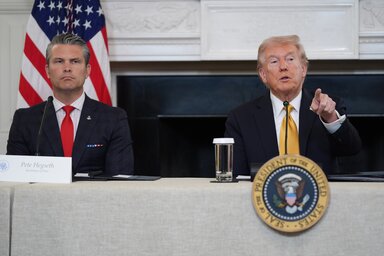 Pete Hegseth hadügyminiszter és Donald Trump elnök (Fotó: AP via Beta)