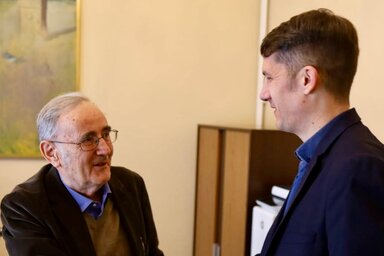 A Vajdasági Magyar Szövetség elnöke méltatta Várady Tibor tudományos életútját. (Kép: Dr. Pásztor Bálint / Facebook)