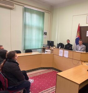 A rendezvény célja, hogy a fiatalok közelebb kerüljenek az igazságszolgáltatás világához (Fotó: Óbecsei Közgazdasági és Kereskedelmi Iskola/Facebook)