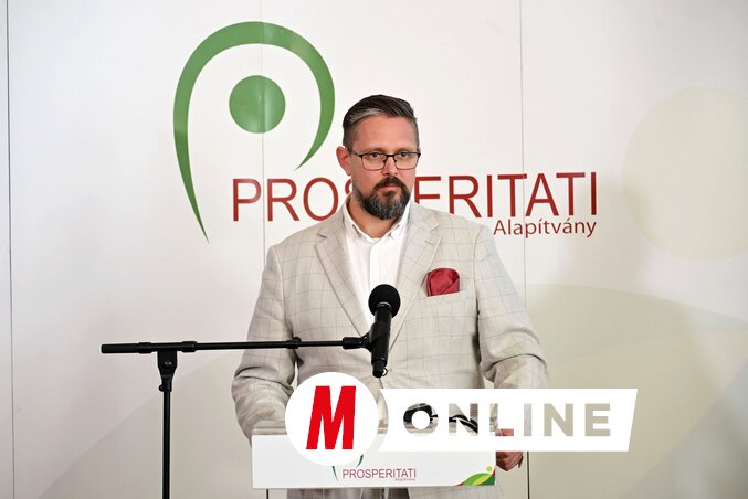 Juhász Bálint (Fotó: Molnár Edvárd felvétele) Juhász Bálint (Fotó: Molnár Edvárd felvétele)