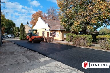 Új burkolatot kapott a színház előtti tér Bácskossuthfalván. (Fotó: Kazinczy Paszterkó Diana) Új burkolatot kapott a színház előtti tér Bácskossuthfalván. (Fotó: Kazinczy Paszterkó Diana)