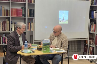 A szerzővel Kontra Ferenc író beszélgetett (Fotó: Gulyás Réka felvétele) A szerzővel Kontra Ferenc író beszélgetett (Fotó: Gulyás Réka felvétele)