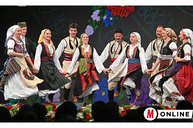 A néptánc lüktetése örök ritmus: hagyomány és büszkeség találkozott a színpadon (Ótos András felvétele) A néptánc lüktetése örök ritmus: hagyomány és büszkeség találkozott a színpadon (Ótos András felvétele)