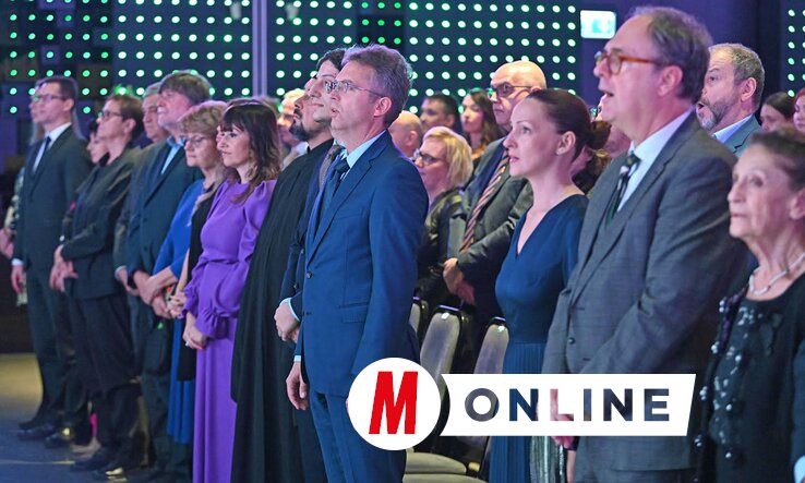 A közönség együtt énekelte mindkét himnuszt – felemelő pillanat, közös szívdobbanással (Ótos András felvétele) A közönség együtt énekelte mindkét himnuszt – felemelő pillanat, közös szívdobbanással (Ótos András felvétele)