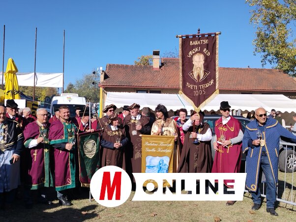 A borrendek is felvonultak, megtartották avatási szertartásukat (Tóth Péter felvétele) A borrendek is felvonultak, megtartották avatási szertartásukat (Tóth Péter felvétele)