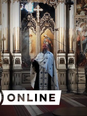 A szertartás elején tömjénnel áldották meg a híveket – a pravoszláv hagyományban a füst az imádságok ég felé szállását jelképezi (Fotó: Zabos Kasziba Angéla)