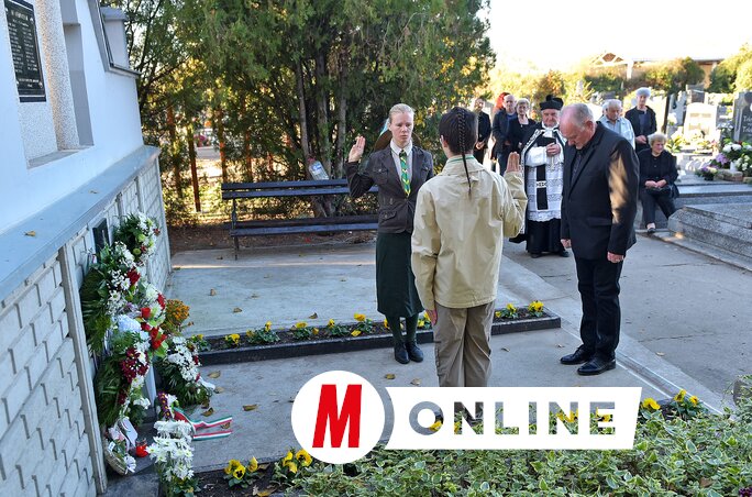 A martonosi helyi közösség nevében Horváth Gergely tanácselnök helyezett el koszorút (Gergely Árpád felvétele)