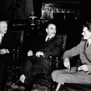 Tildy Zoltán miniszterelnök-helyettes, Nagy Imre miniszterelnök és Maléter Pál honvédelmi miniszter