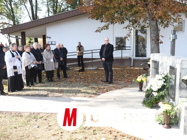 Kovács Viktor megköszöni a munkát a segédkezőknek (Fotó: Lakatos János felvétele)