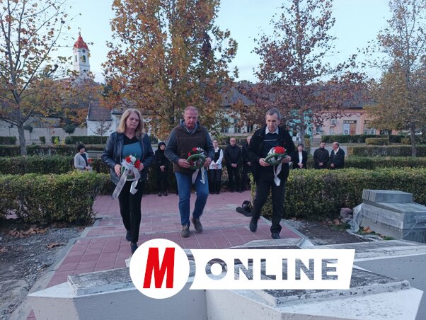 Koszorúzás a Petőfi-brigád emlékműnél (Fotó: Kazinczy Paszterkó Diana felvétele)