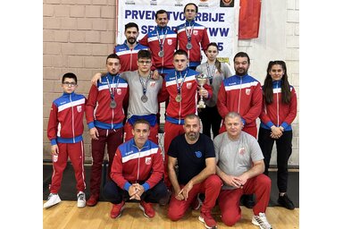 A házigazda Radnički birkózói Zomborban