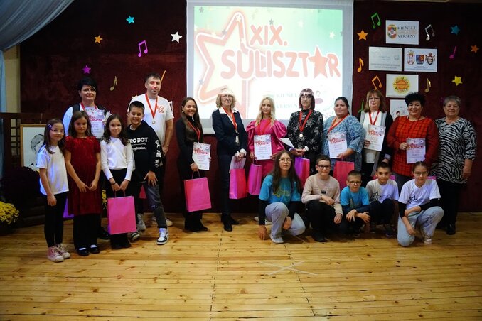 A Sulisztár elismeri és jutalmazza a diákokat felkészítő tanárok erőfeszítéseit (Pászti László felvétele)