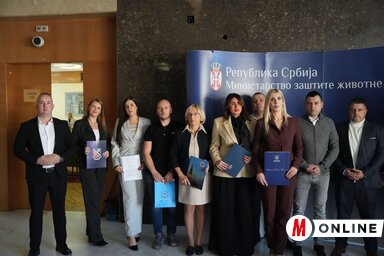 A szerződések átadása (Fotó: Temerin község)