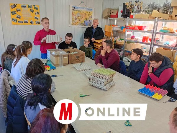 A kreatív műhelymunka a Játsszunk újrahasznosítást! elnevezésű program keretében zajlott (Fotó: Kancsár Izabella felvétele)