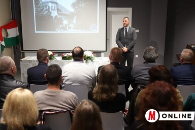 Kudlik Zoltán az 56-os menekültekről beszél (Fotó: Lakatos János felvétele)