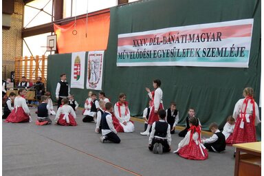 Al-dunai gyermekjátékok (Kecskés István felvétele)