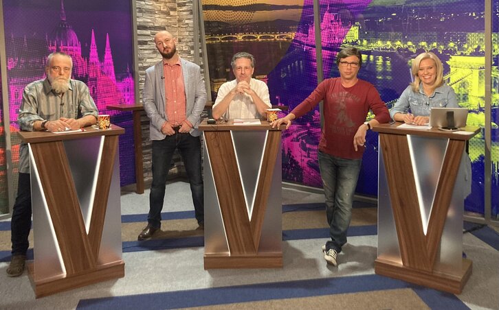 Az Öt című műsorban: Konok Péter, Ceglédi Zoltán, Schiffer András, Hont András és Vogyerák Anikó műsorvezető